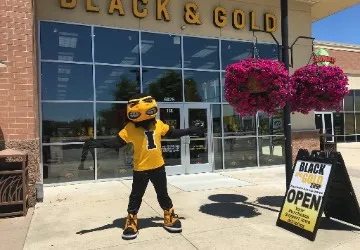 Retail systems connecting online and in-store data into one record
